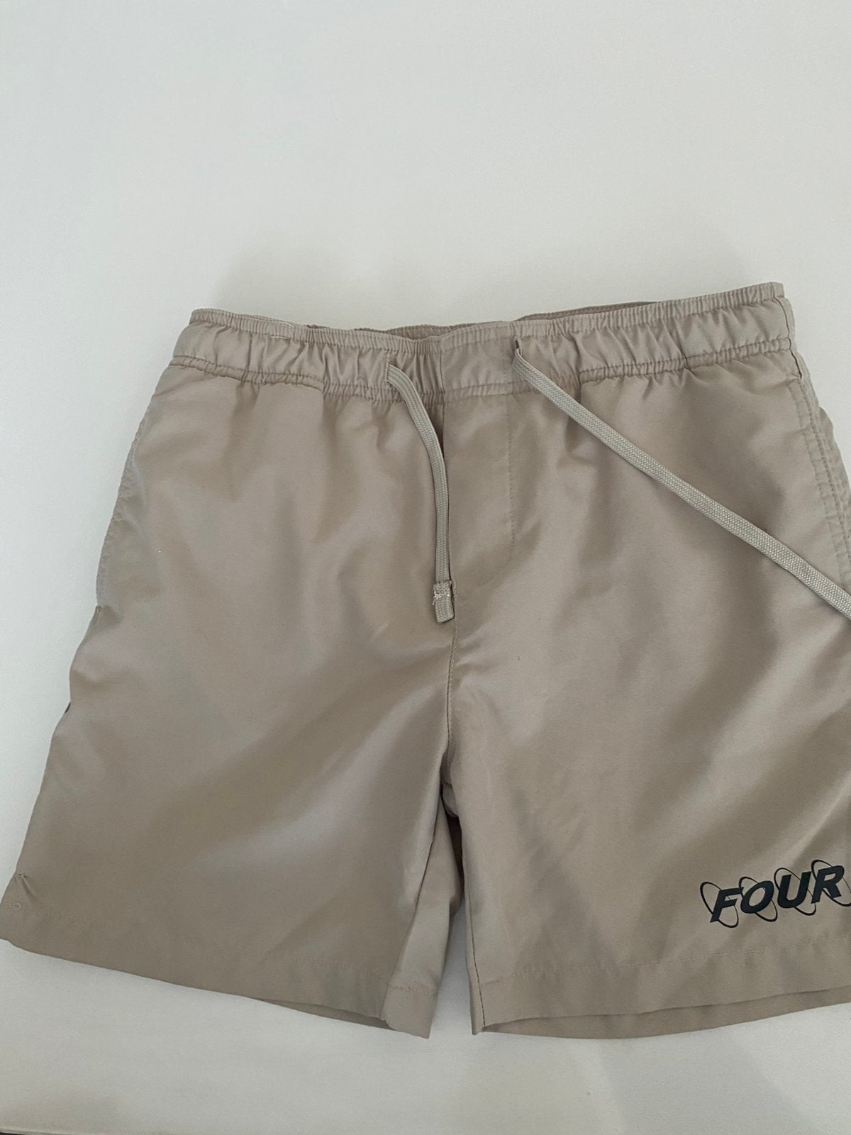 ZGAN Beige kleurige zwembroek merk Four, Ophalen of Verzenden, Zo goed als nieuw, Jongen, Sport- of Zwemkleding