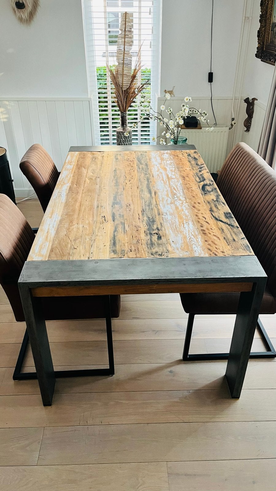 Industriële eettafel met bank en stoelen - Bruin, Ophalen, Gebruikt, 100 tot 150 cm, 150 tot 200 cm