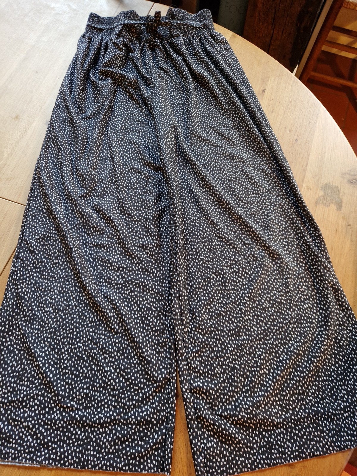 FLARED BROEK STIPJES MAAT XS, Zwart, Ophalen of Verzenden, Zo goed als nieuw, Maat 34 (XS) of kleiner