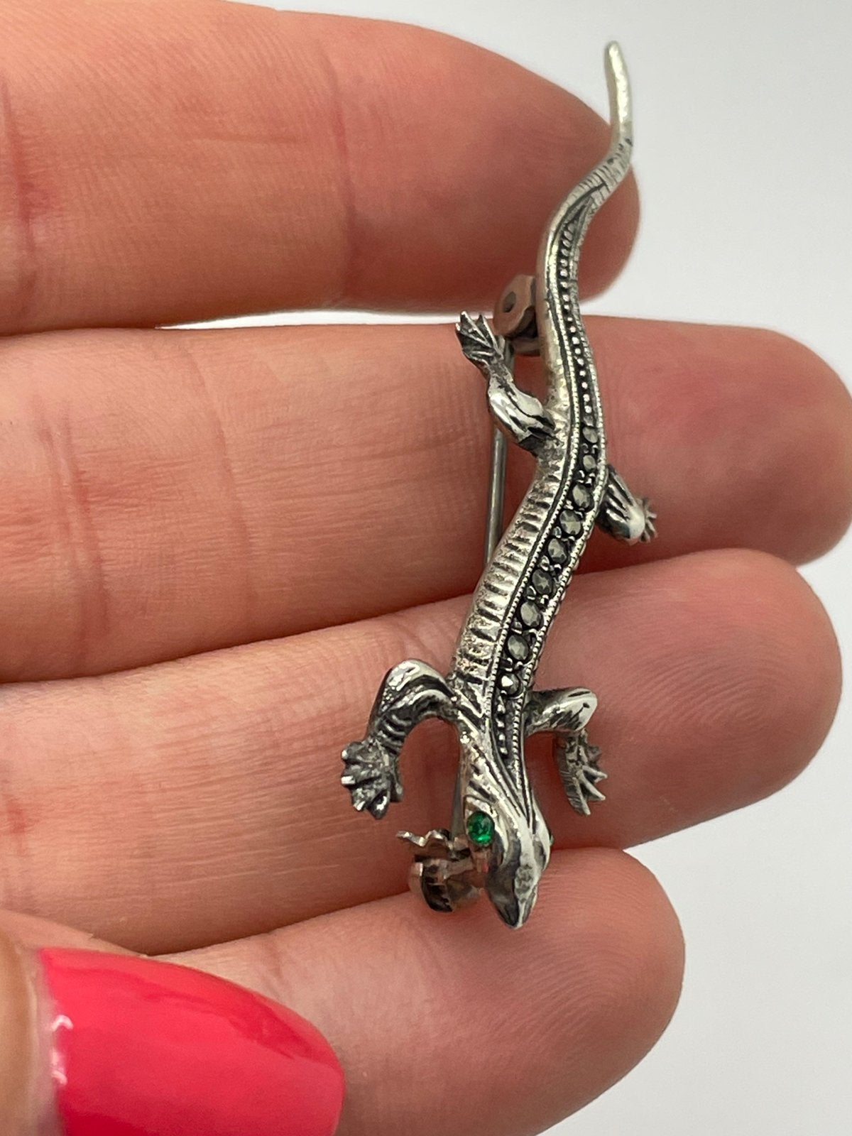 E818 Prachtige zilveren salamander broche, Ophalen of Verzenden, Zilver, Broche, Met edelsteen