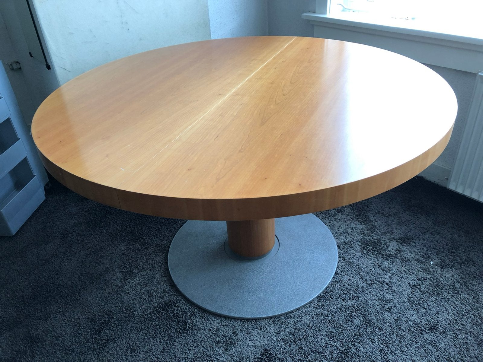 Arco design tafel. Notenhout. Rond of ovaal, Huis en Inrichting, Tafels | Salontafels, Ophalen, 100 tot 150 cm, Zo goed als nieuw