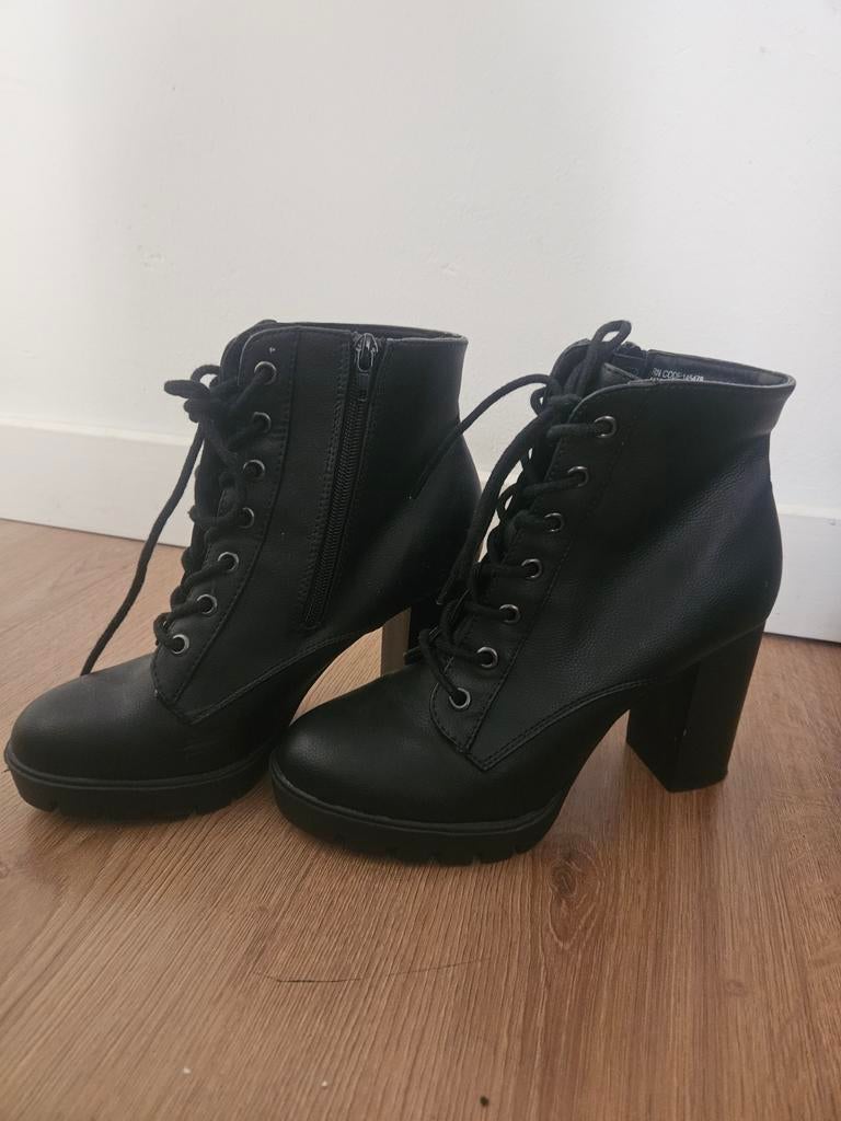 Laarsjes met veter, Kleding | Dames, Schoenen, Ophalen, Zo goed als nieuw, Zwart