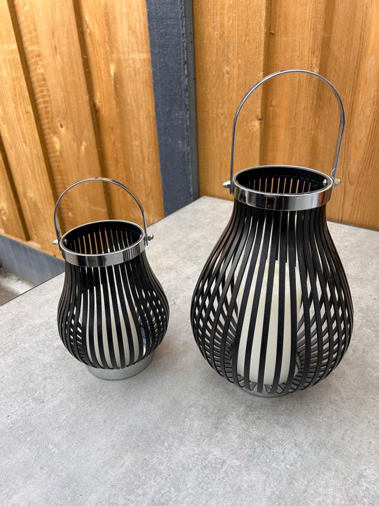 Set van 2 zwarte metalen lantaarns met LED kaarsen, Zwart, Ophalen of Verzenden, Zo goed als nieuw, Metaal