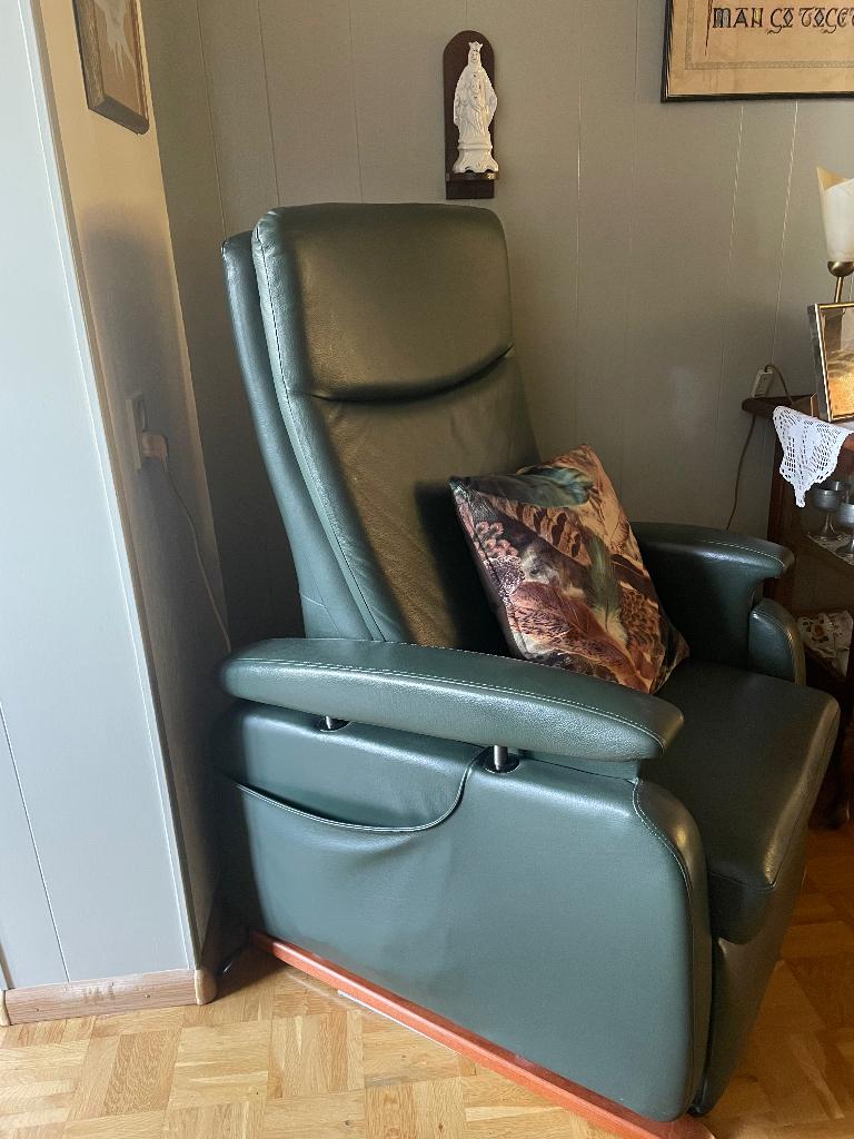 Electrische relax stoel, Huis en Inrichting, Fauteuils, Ophalen, Zo goed als nieuw, 50 tot 75 cm, Leer