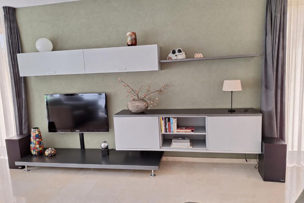 Interstar wandmeubel,  fantastich mooi, met veel kastruimte, Huis en Inrichting, Kasten | Wandmeubels, Ophalen, Overige materialen