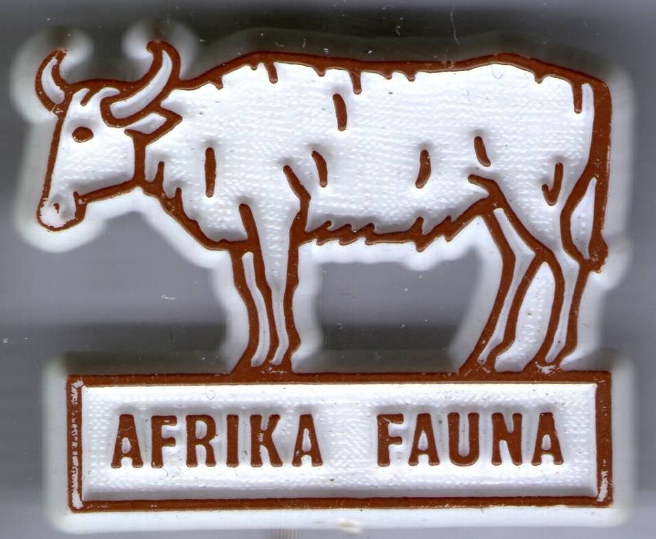 Afrika fauna buffel rood op wit plastic speldje ( N_098), Verzenden, Zo goed als nieuw, Dier of Natuur, Speldje of Pin
