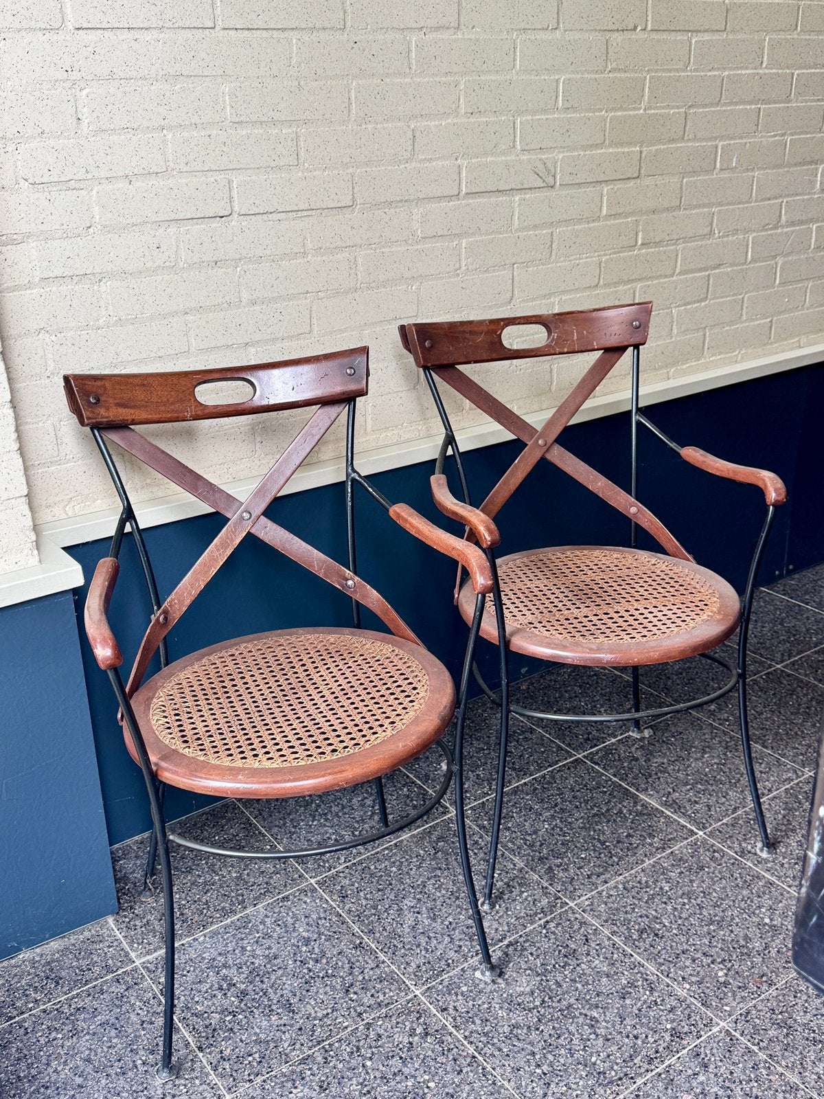 Set van 2 vintage Thonet stijl bistrostoelen met rotan, Ophalen, Zo goed als nieuw