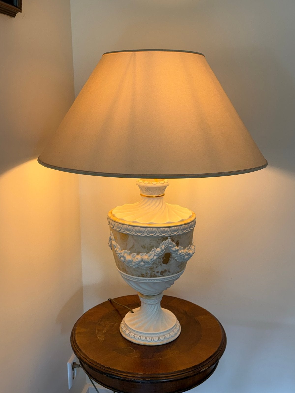 2 Elegante tafellampen klassieke details ongever 75cm hoog, Antiek en Kunst, Antiek | Lampen, Ophalen