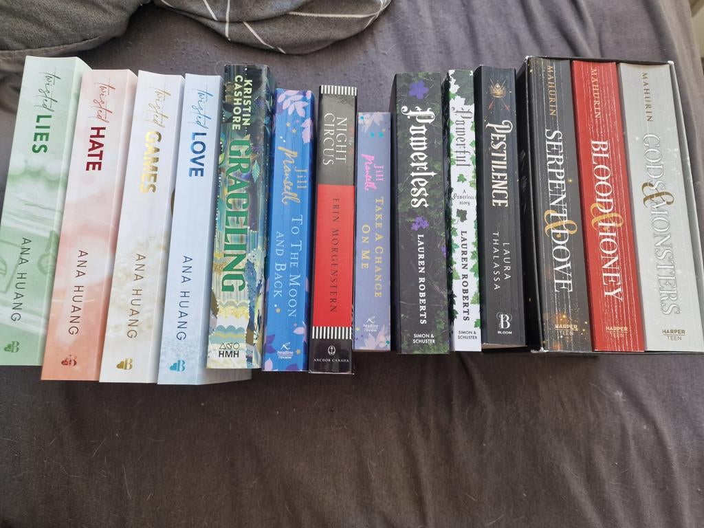 Multiple English romance/fantasy books booktok, Boeken, Ophalen