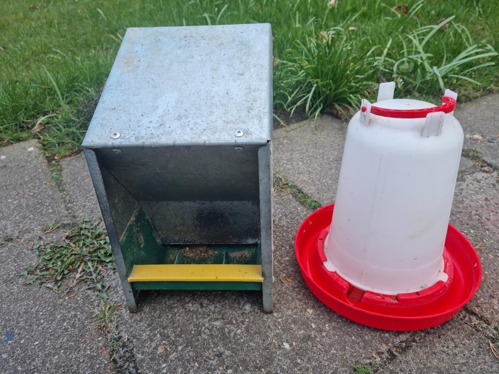 Keurige set ! Kippen voerbak en drinksilo, Ophalen of Verzenden, Drinken en Voederen