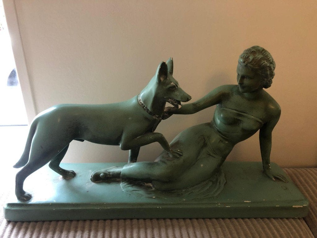 Art Deco beeld vrouw met hond, Art deco, Beeld, Groen, Gemerkt