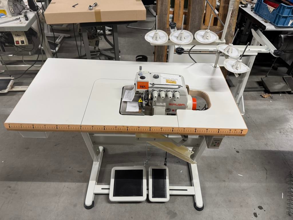 Industriele lockmachine overlock siruba 5draads nieuw, Hobby en Vrije tijd, Naaimachines en Toebehoren, Overige merken, Siruba