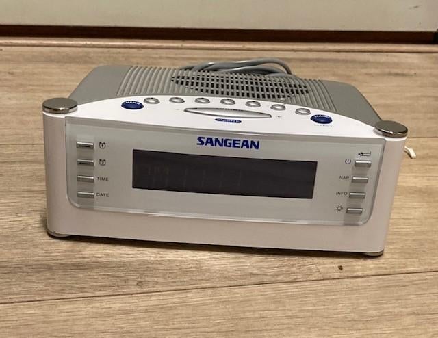 Sangean RCR-22 stereo radiografische wekkerradio, Ophalen of Verzenden, Zo goed als nieuw, Digitaal
