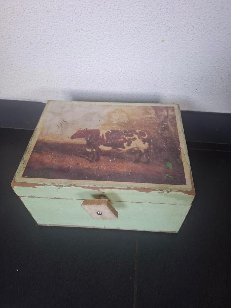 Vintage Houten Sierdoosje met Koeienafbeelding, Minder dan 50 cm, Gebruikt, Minder dan 50 cm, Ophalen of Verzenden