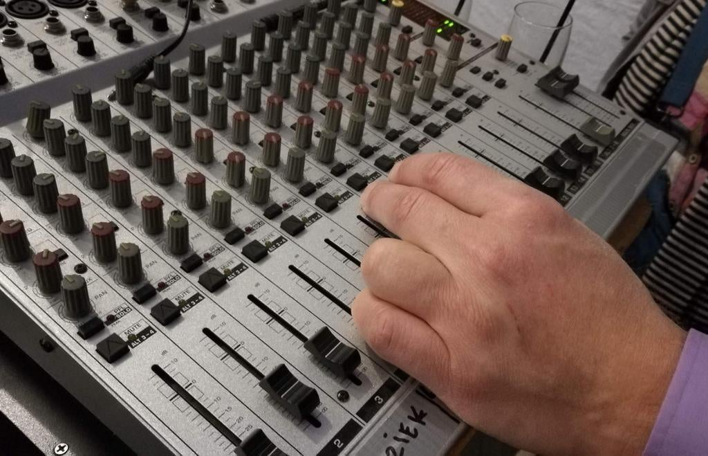 Behringer MX2004A Mengpaneel + Flightcase, Ophalen, Gebruikt, 10 tot 20 kanalen, Microfooningang