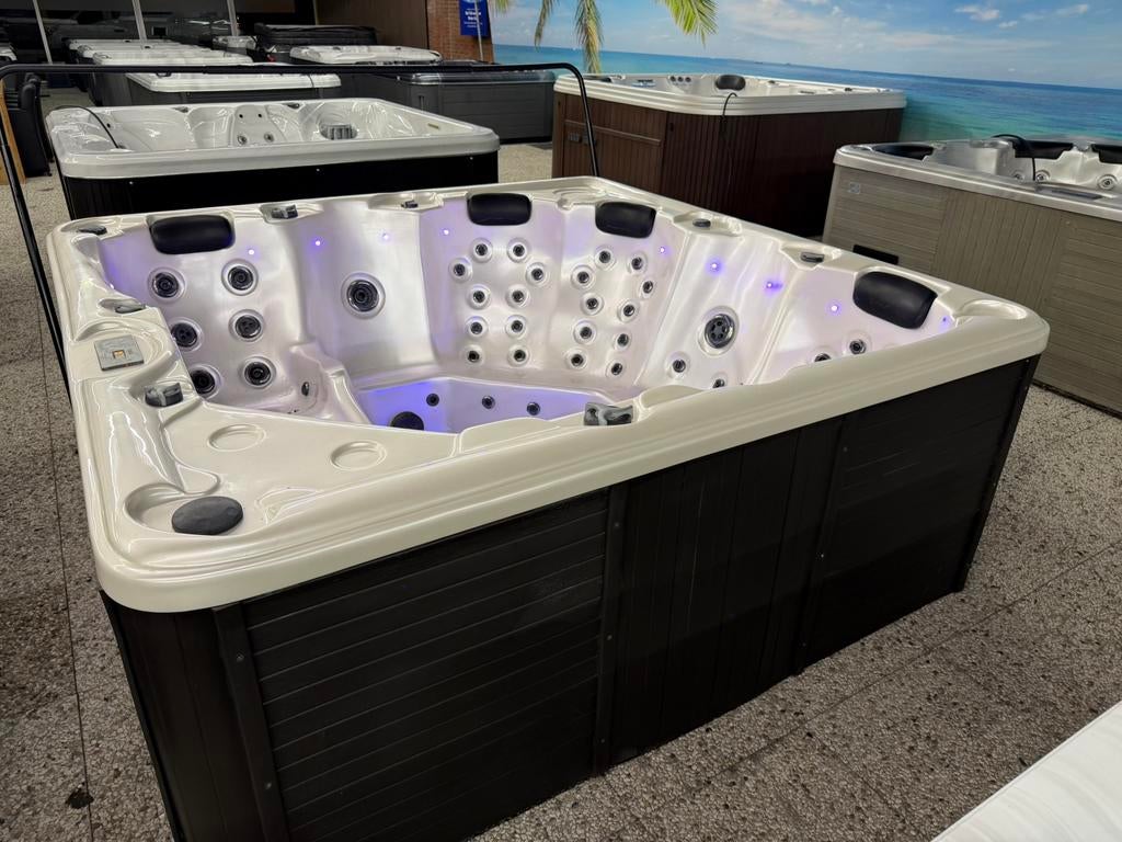 Sunspa Laguna Beach 6 persoons luxe jacuzzi, Tuin en Terras, Bubbelbaden en Hottubs, Ophalen, Zo goed als nieuw, Pomp