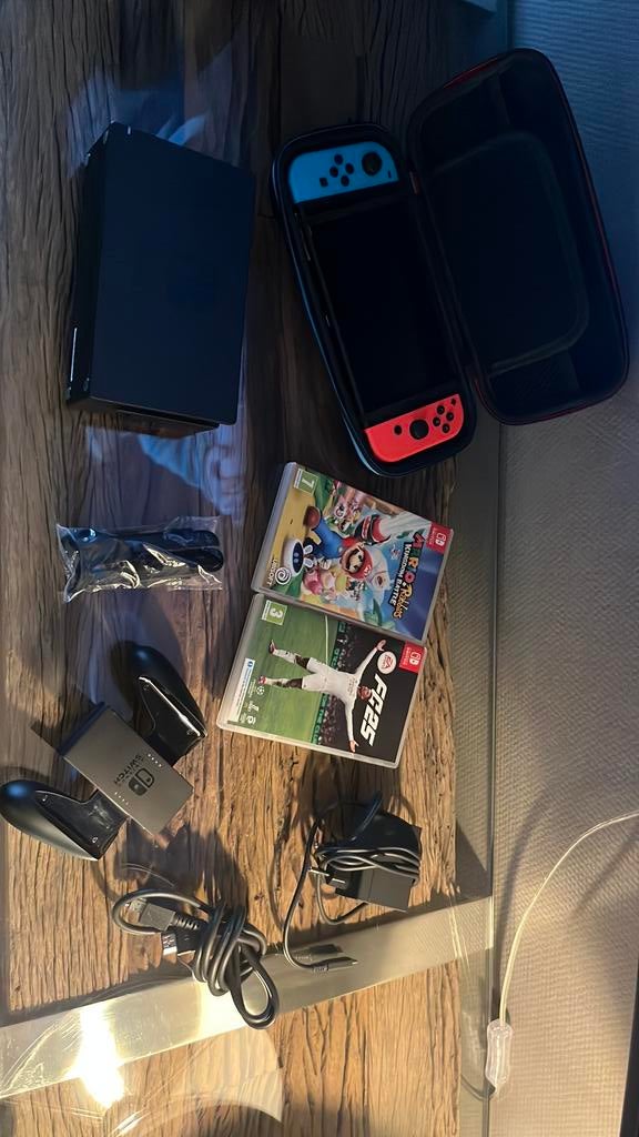 Nintendo switch een keer gebruikt, Spelcomputers en Games, Ophalen of Verzenden, Zo goed als nieuw, Met 2 controllers, Switch Original