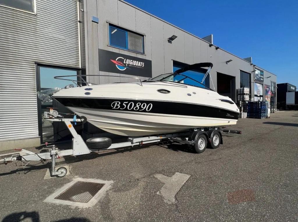 Chaparral 215 SSI, Ophalen, Binnenboordmotor, Zo goed als nieuw, 200 pk of meer