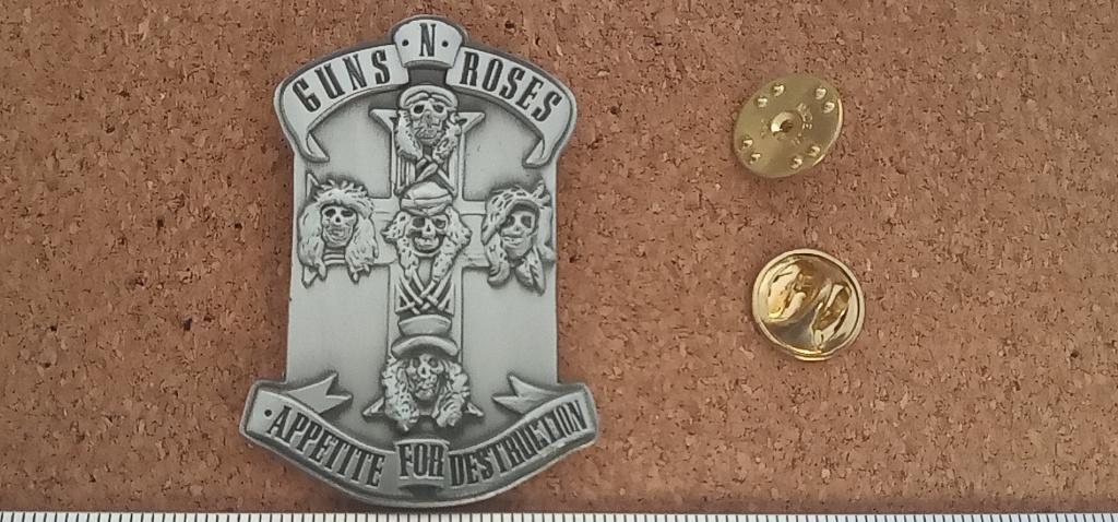 Guns N' Roses zeer mooie nieuwe shaped pin badge speld n6, Ophalen of Verzenden, Nieuw, Overige typen