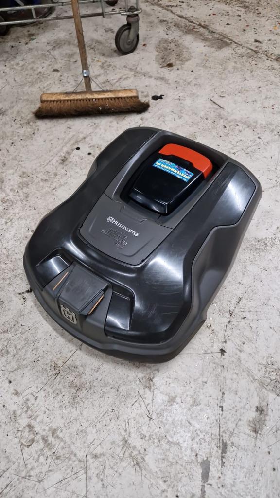 🌿 Husqvarna Automower 315X  2019  Slimme robotmaaier 1500m², Gebruikt, Bestuurbaar via app, Ophalen of Verzenden, 20 tot 25 cm