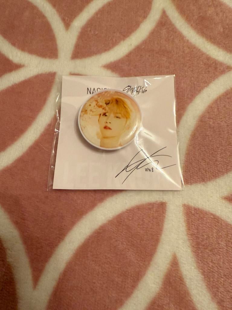 Stray Kids x Nacific Lee know grip tok., Ophalen of Verzenden, Zo goed als nieuw, Foto of Kaart