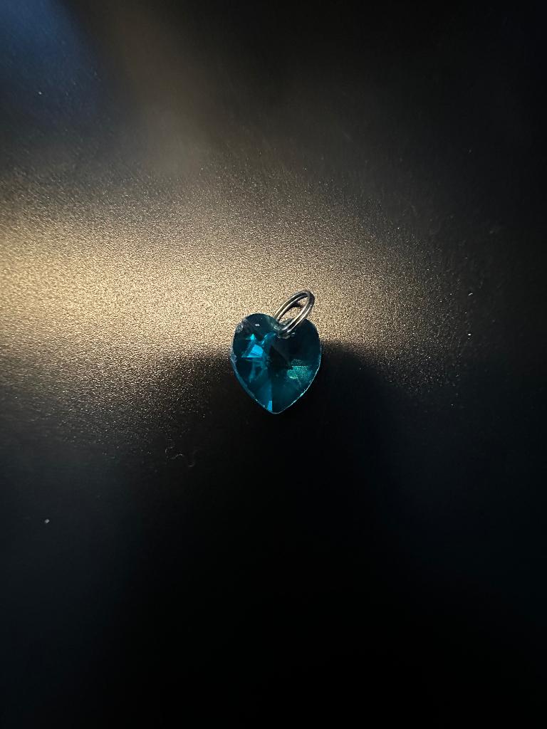 Swarovski blauw hartje, Ophalen of Verzenden, Zo goed als nieuw, Sieraad of Horloge