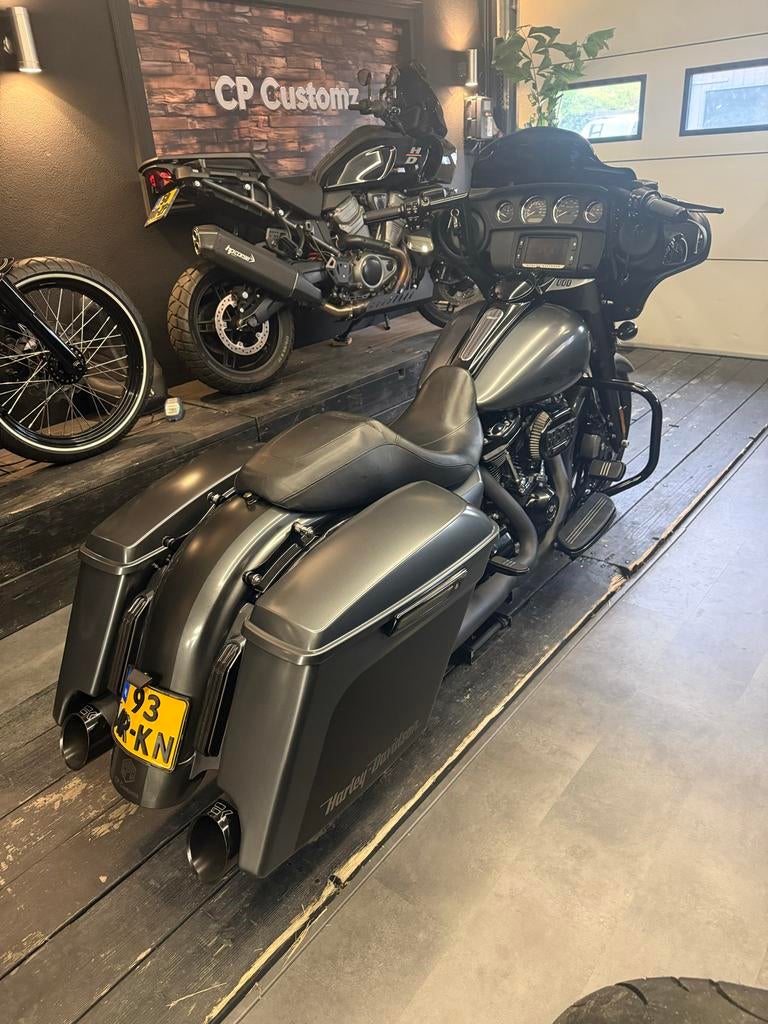 Foto 10 van Harley Davidson Street Glide Special - streetglide-Topstaat!