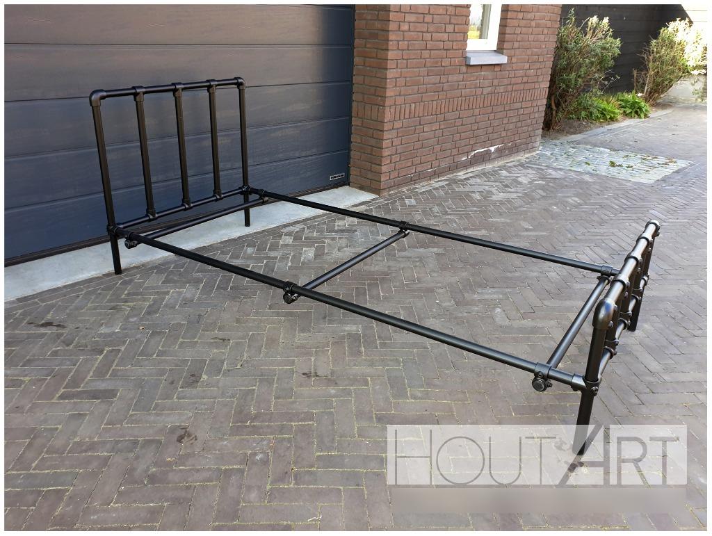 Bed frame zwarte steigerbuis!, 90 cm, Eenpersoons, Zwart, Info@hout-art.nl