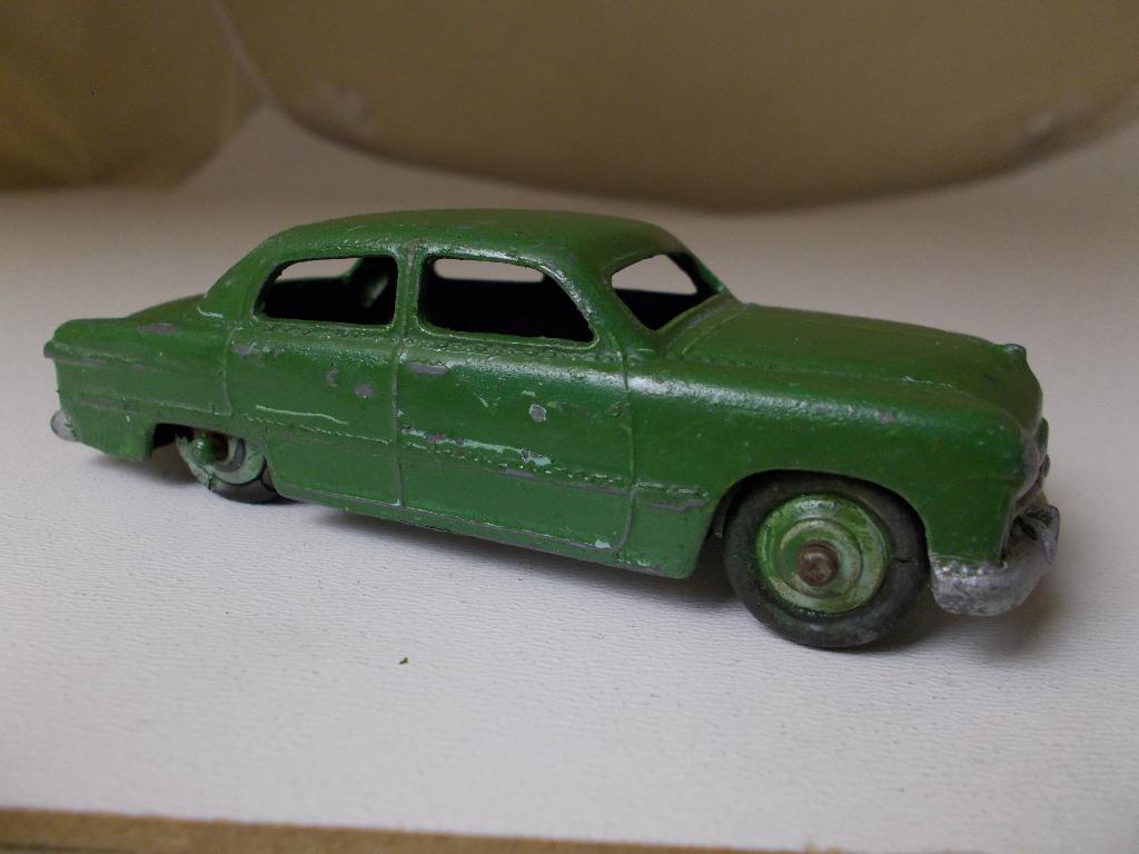 1954 Dinky Toys 170 FORD FORDER SEDAN (Repainted.) -D-., Ophalen of Verzenden, Gebruikt, Auto, Dinky Toys