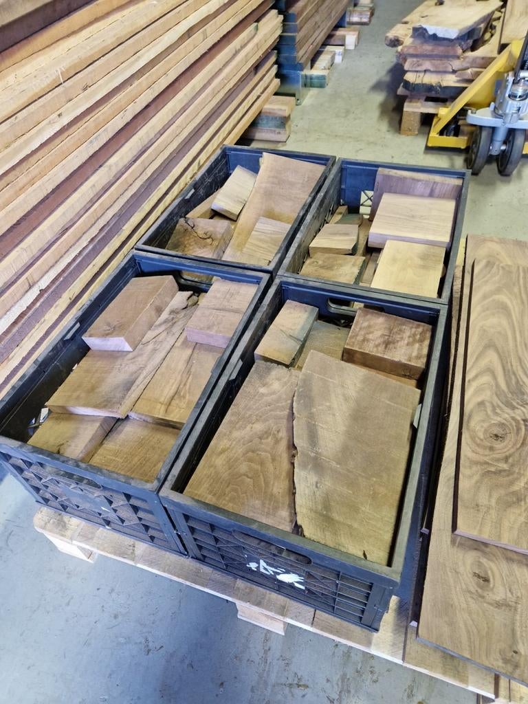Notenhout (black walnut) reststukken, Minder dan 25 mm, Ophalen of Verzenden, Zo goed als nieuw, Plank