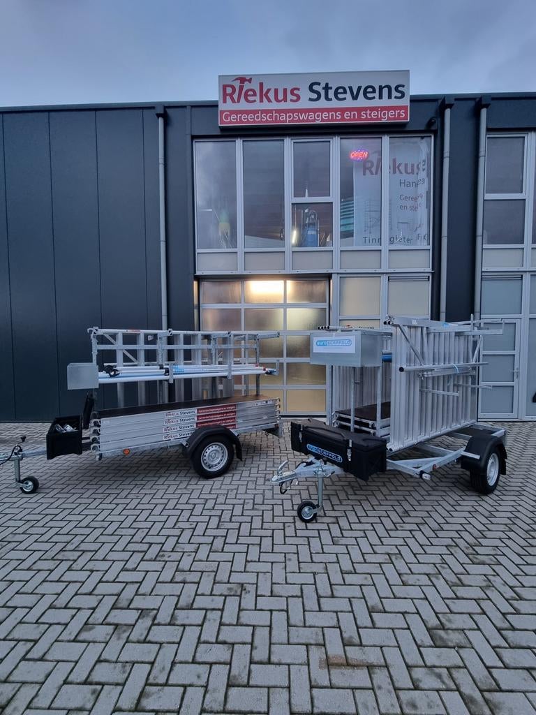 afsluitbaar steiger aanhanger met rolsteiger