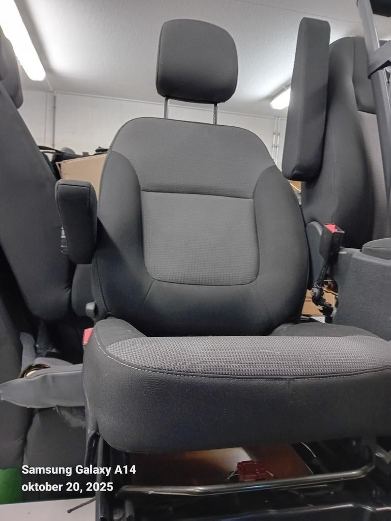 Splinternieuwe bestuurdersstoel met armlegger opel vivaro, Ophalen, Opel