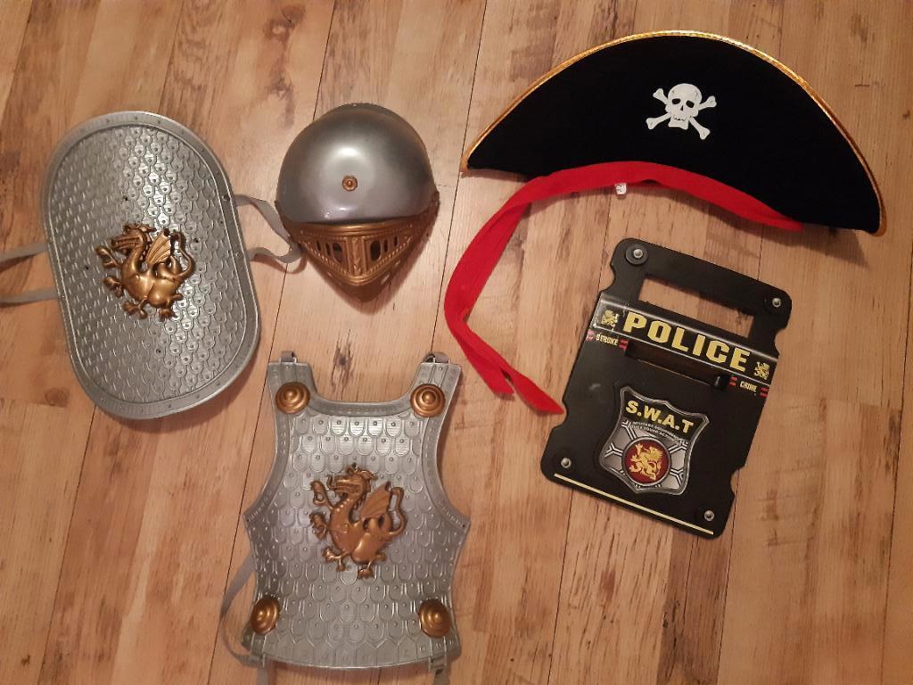 Ridder harnas, helm, schild, Kinderen en Baby's, Carnavalskleding en Verkleedspullen, Ophalen of Verzenden, Zo goed als nieuw