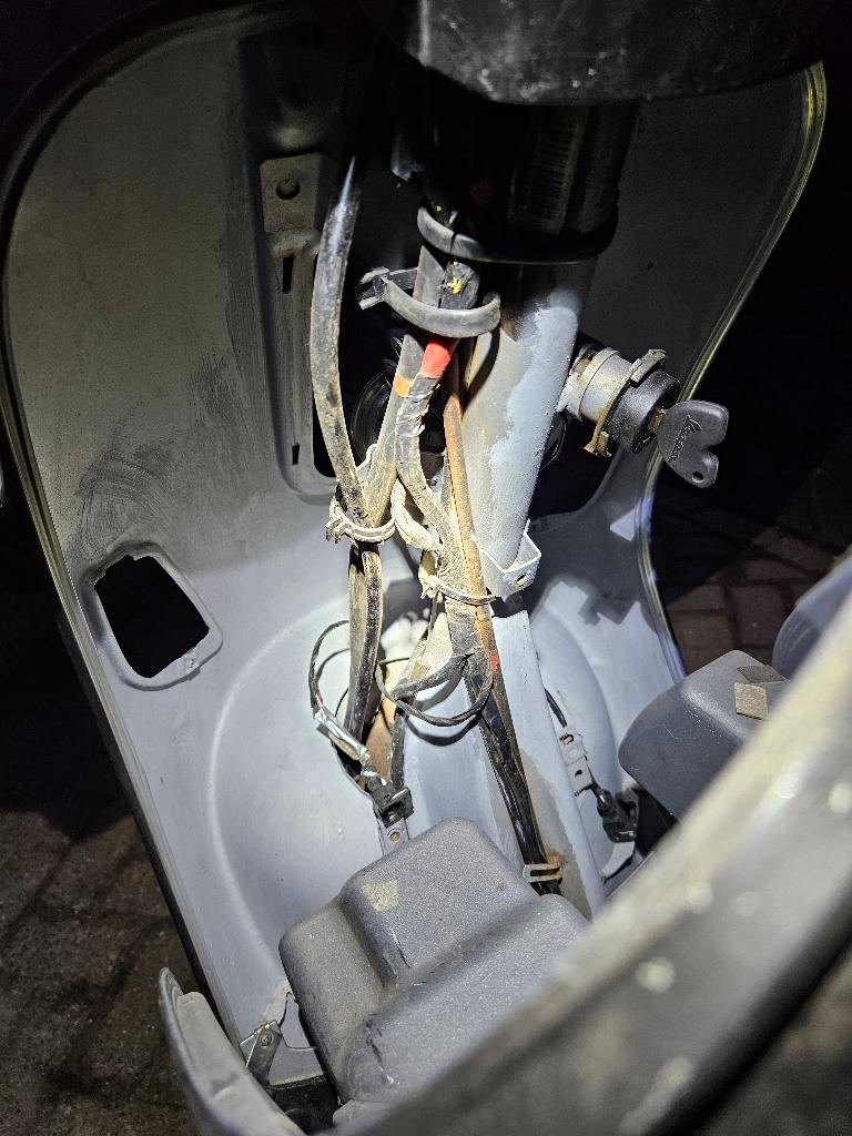 Vespa S / Vespa LX frame zonder kenteken / Onderdelen, Fietsen en Brommers, Brommeronderdelen | Scooters, Frame, Frame, S, Ophalen of Verzenden