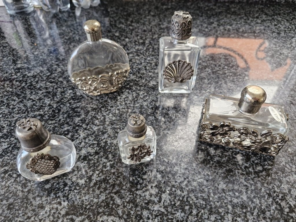 parfumflesje met het ruitvormige schild, Antiek en Kunst, Ophalen of Verzenden