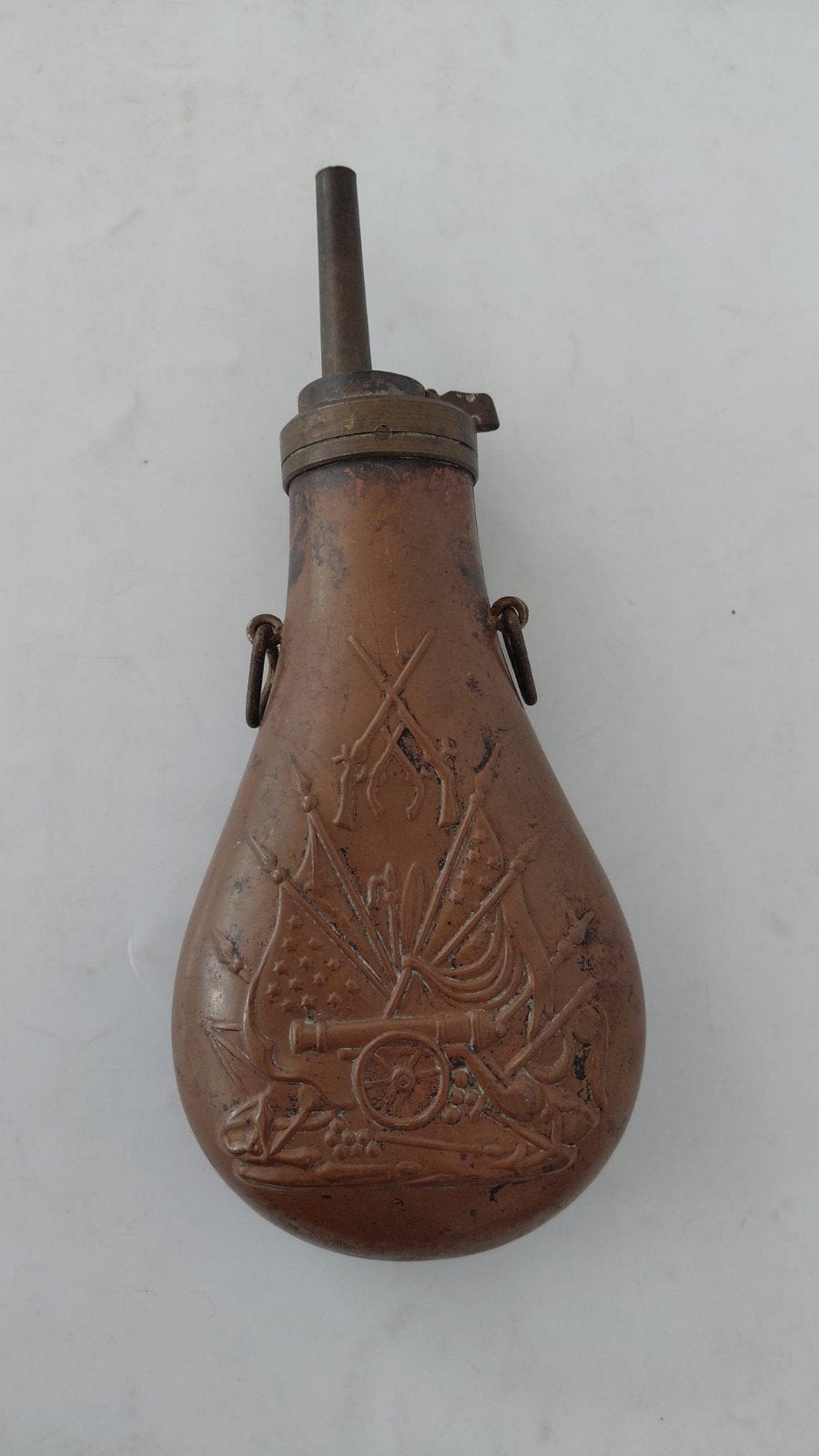 Antieke koperen kruithoorn met decoratie, Antiek en Kunst, Ophalen of Verzenden