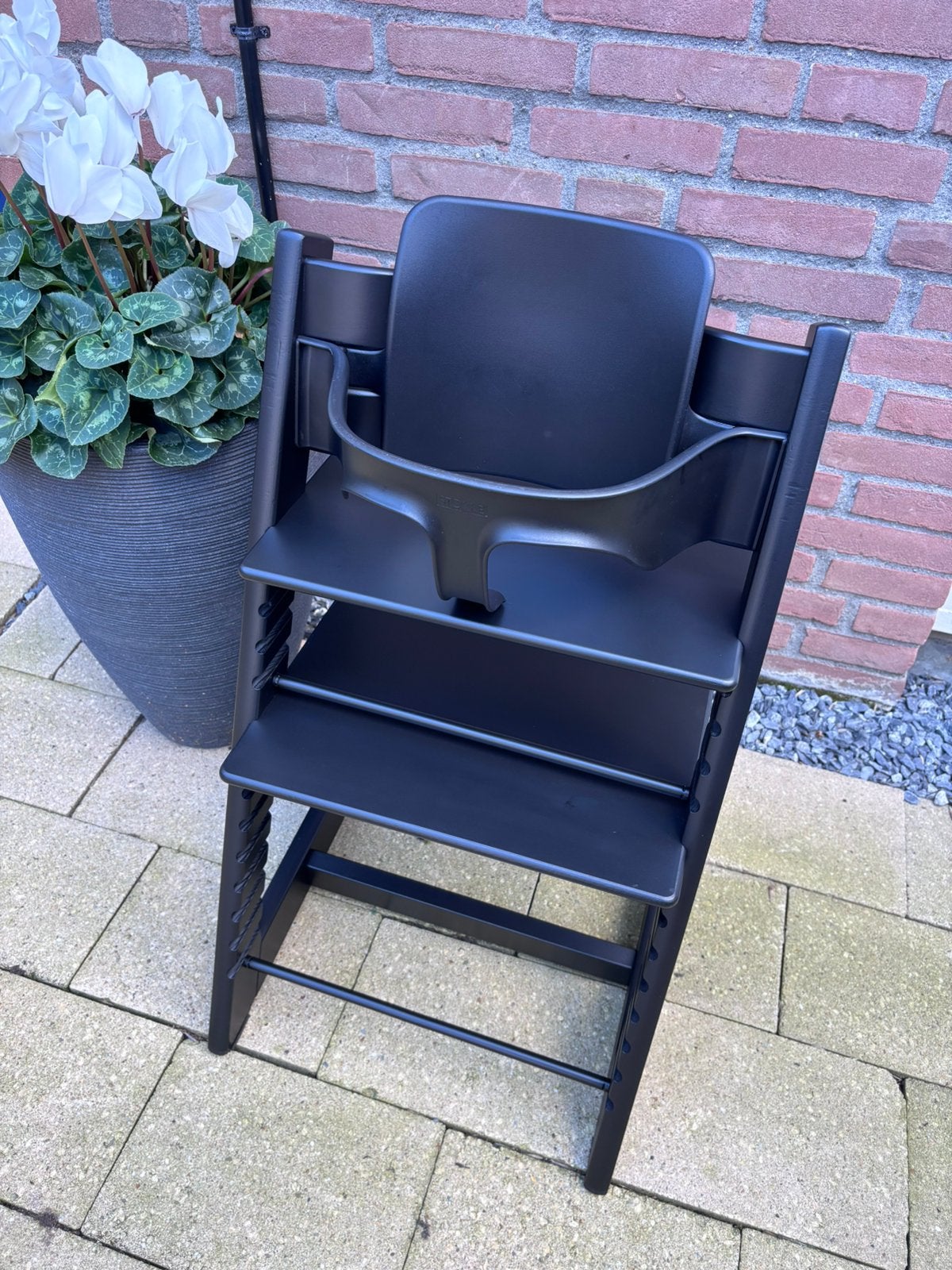 Stokke Tripp Trapp Kinderstoel zwart met babyset en gliders, Ophalen, Gebruikt, Meegroeistoel