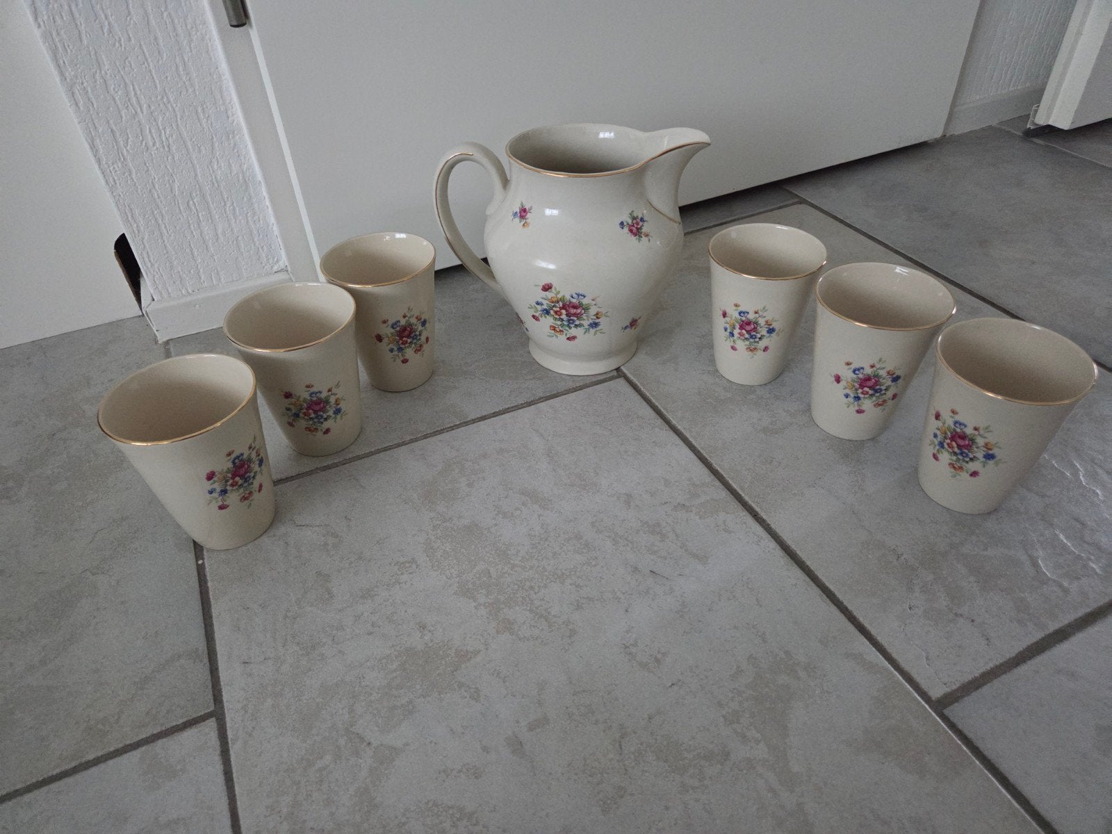 € 35,->>Vintage Melkstel Chodziez Polen met 6 bekers, Ophalen
