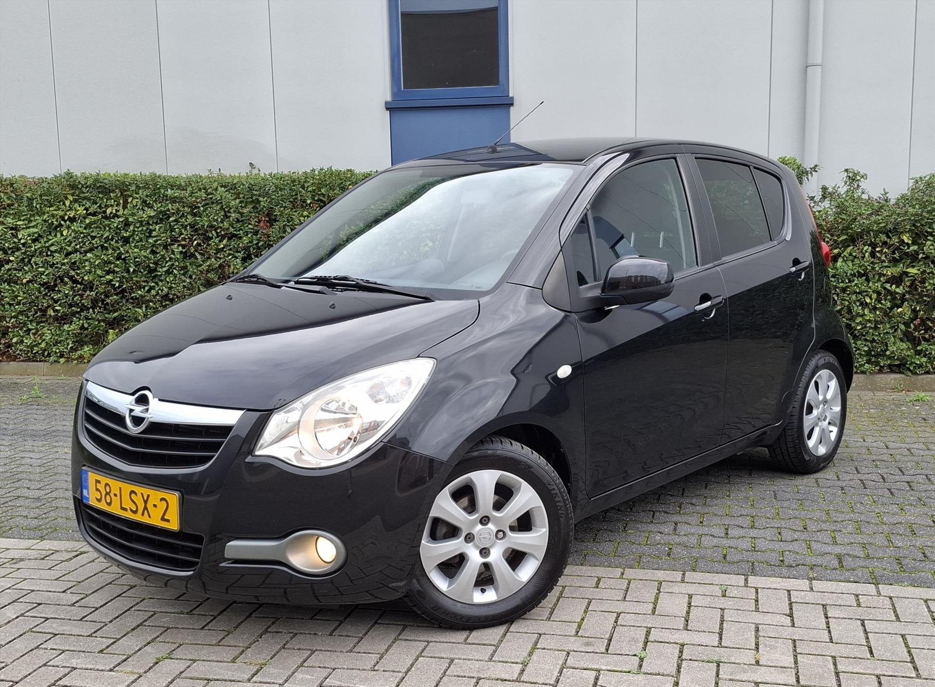 OPEL Agila 1.2 16V 63KW Edition Airco, Auto's, Dealer onderhouden, 4 cilinders, 965 kg, Zwart