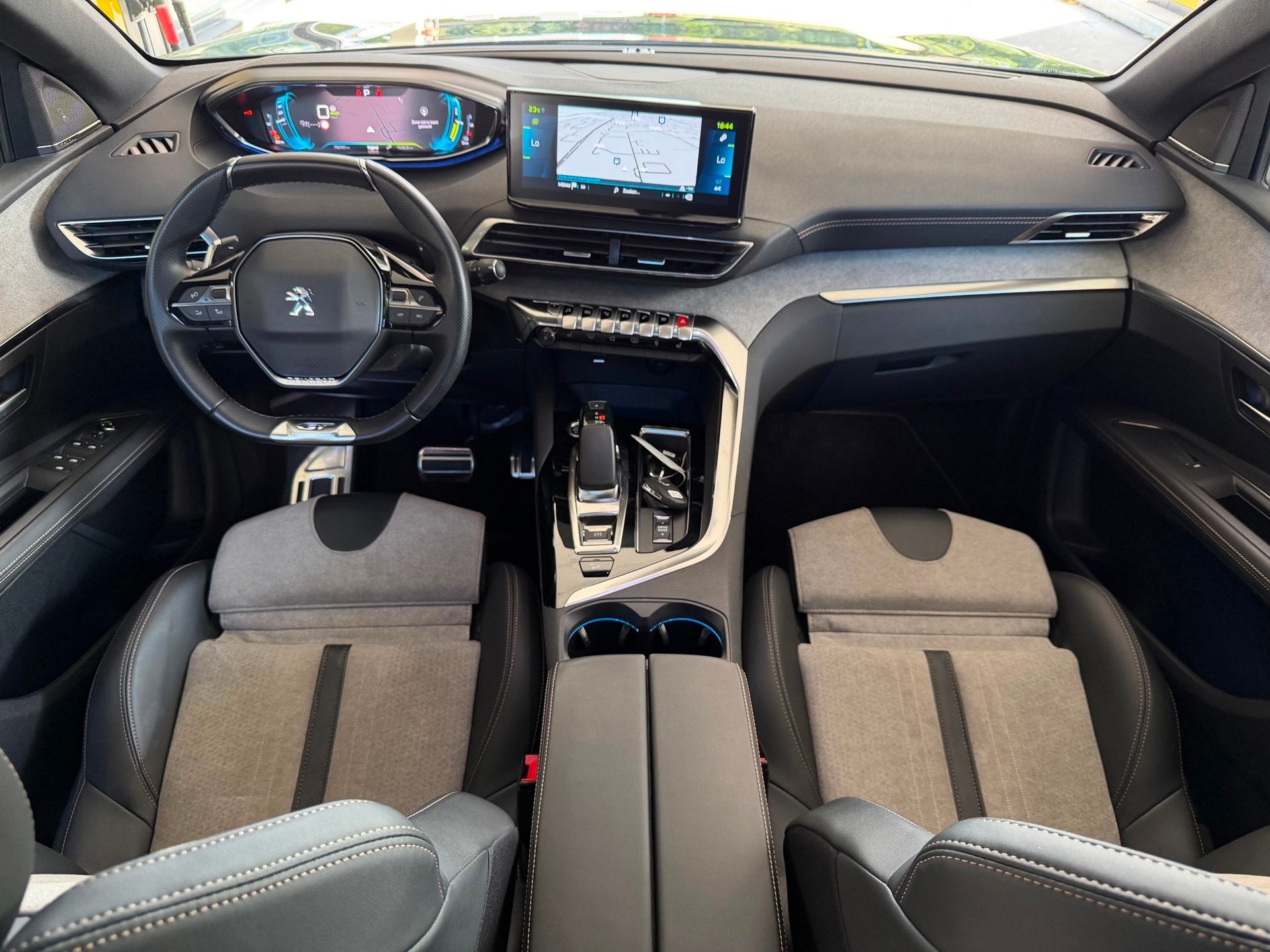 Peugeot 3008 1.6 HYbrid4 300 GT Panoramadak ACC Focal Nachtz, Auto's, Automaat, 77 km/l, Gebruikt, 4 cilinders