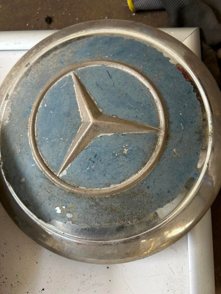Set van 4 en 1 losse Mercedes wieldoppen, Ophalen of Verzenden, Gebruikt