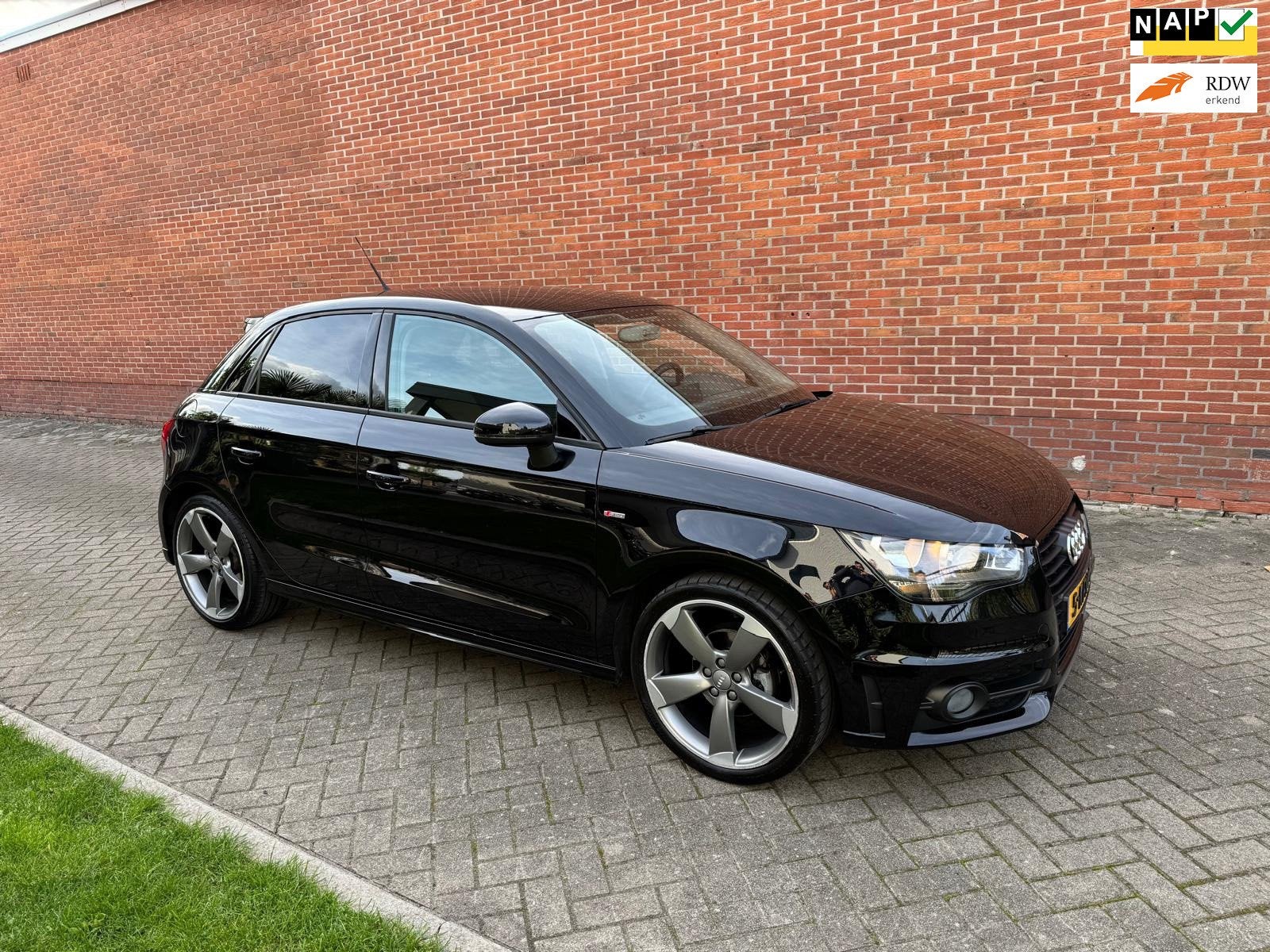 Audi A1 Sportback 1.2 TFSI S-Line Admired Airco Navi Cruise, Auto's, Voorwielaandrijving, Euro 5, Zwart, 4 cilinders