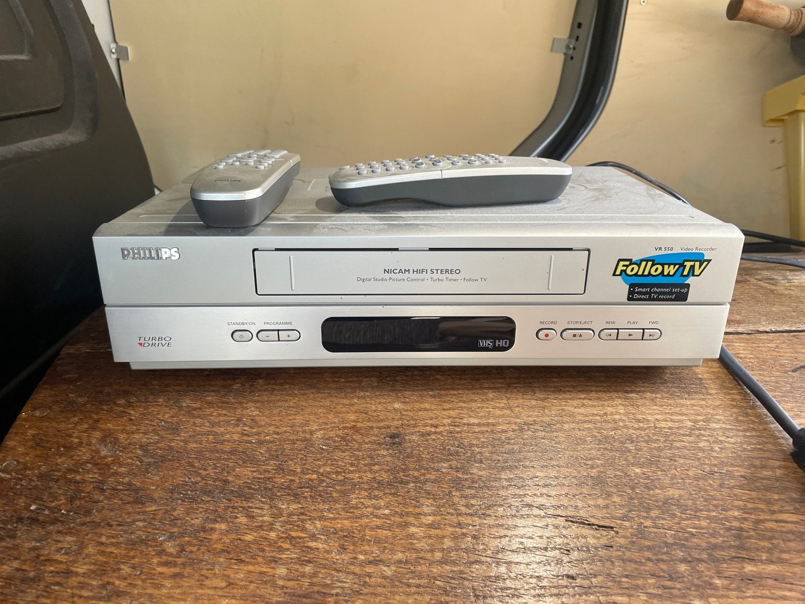 Philips VR 550 VHS-speler/recorder met afstandsbedieningen, Ophalen, Zo goed als nieuw, VHS-speler of -recorder