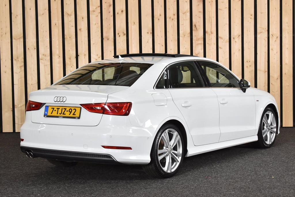 Audi A3 Limousine 1.4 TFSI CoD Ambition Pro Line S Panorama, Gebruikt, 4 cilinders, Leder en Stof, Wit