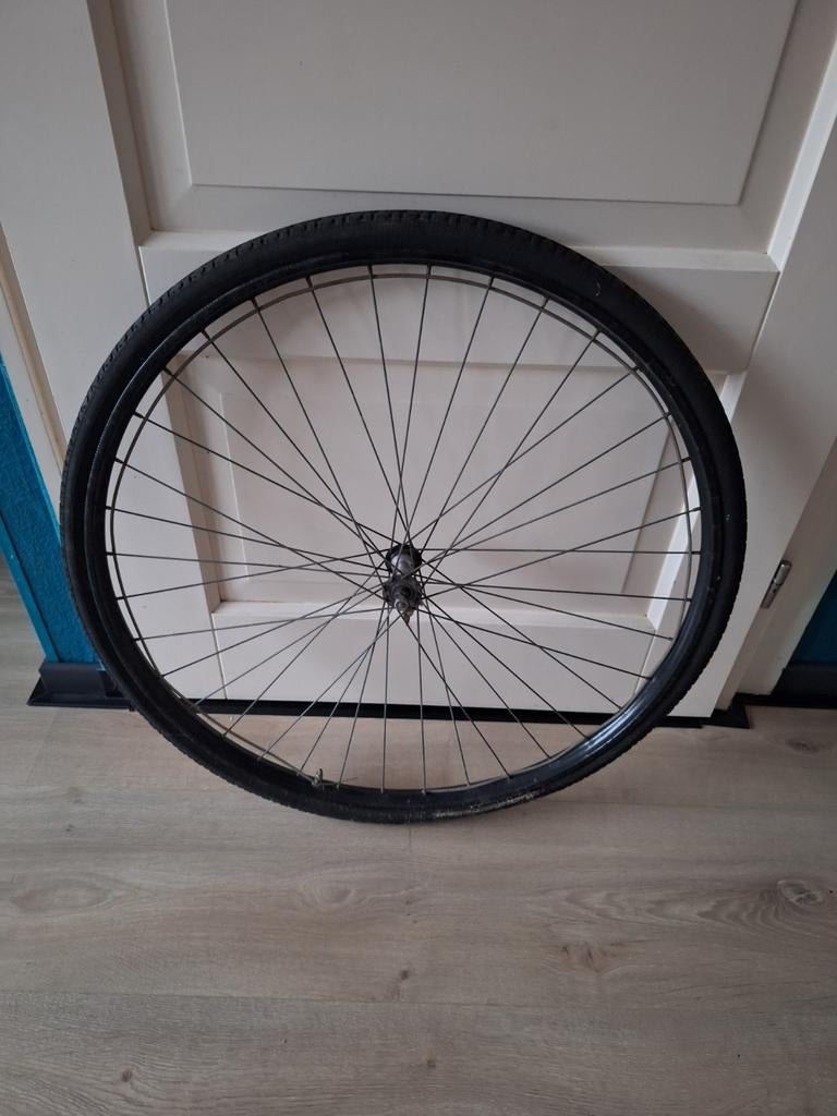 Zwart voorwiel omafiets 28 inch - Goede staat, Fietsen en Brommers, Fietsonderdelen, Ophalen of Verzenden