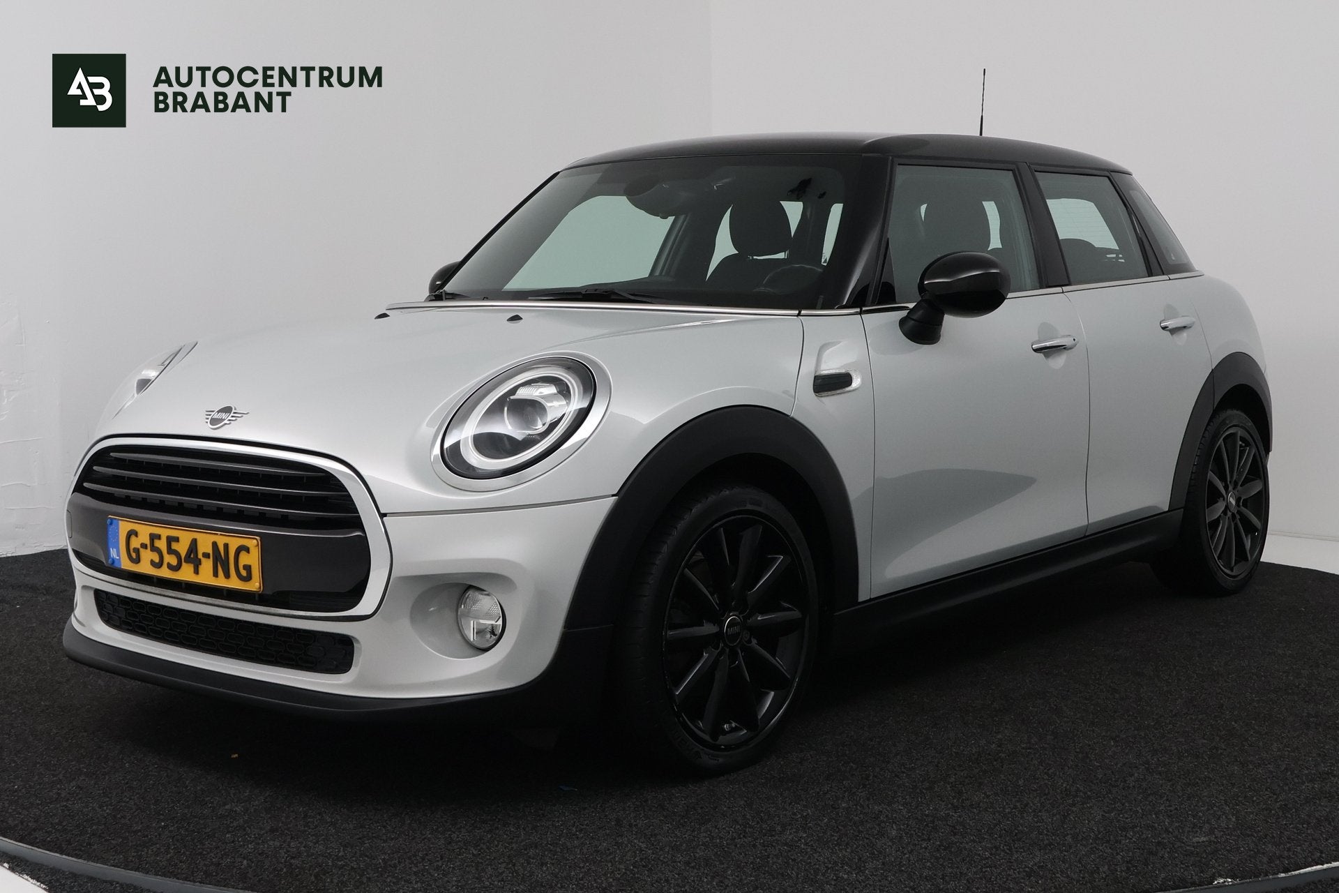 MINI 5-deurs 1.5 Cooper Chili (NAVIGATIE, CRUISE CONTROL, PA, Gebruikt, Leder en Stof, Wit, Origineel Nederlands