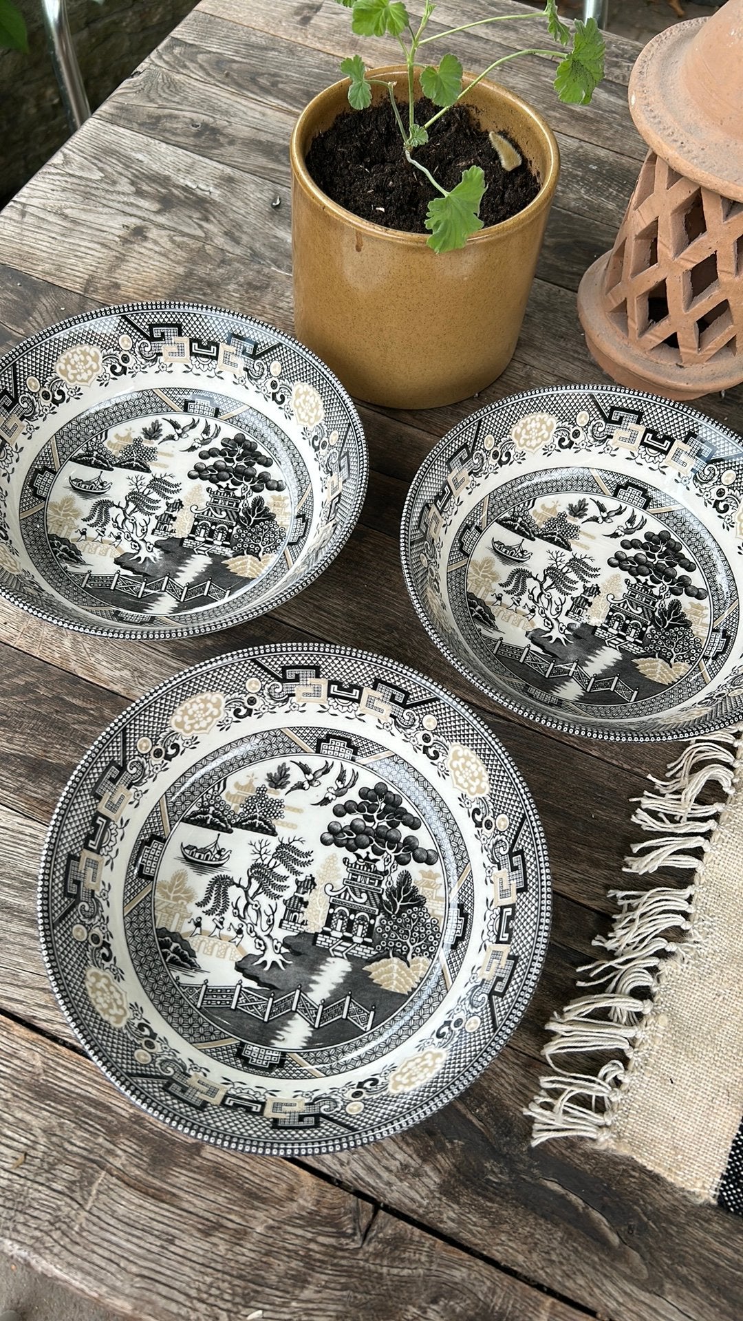 Zgan 3 diepe borden Royal Stafford black & gold willow decor, Huis en Inrichting, Keuken | Servies, Ophalen of Verzenden, Zo goed als nieuw