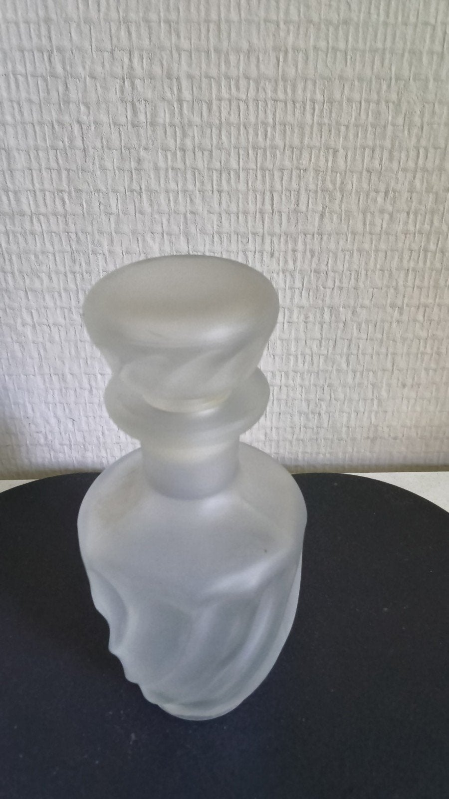 vintage matglazen parfumflesje 20 cm swirl satiné, 1950/60, Ophalen of Verzenden