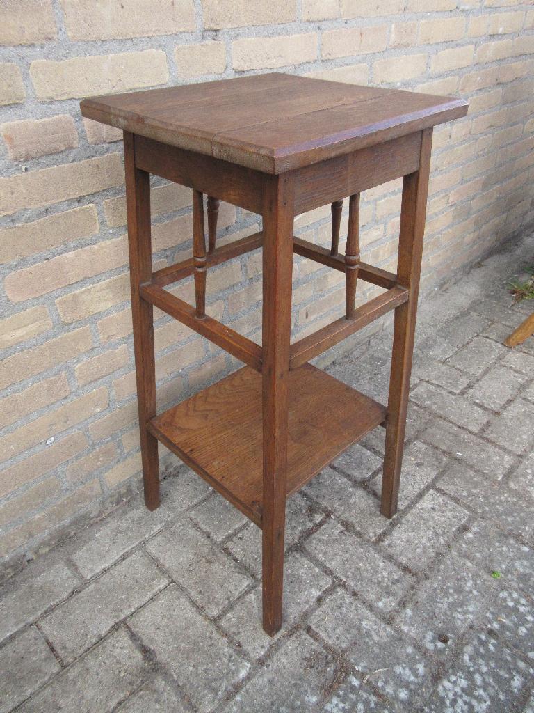 Antieke hoge houten plantentafel, Ophalen