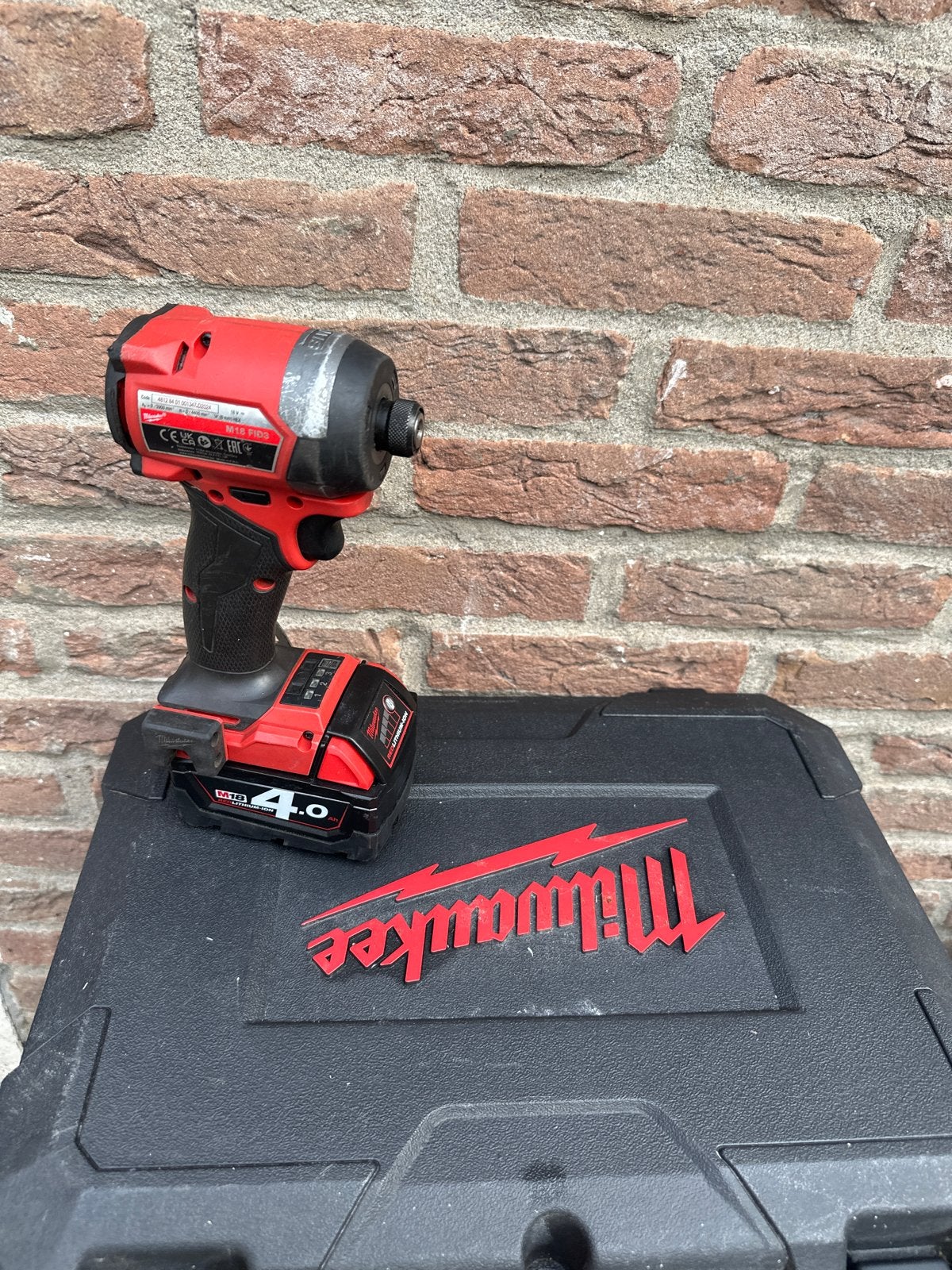 Milwaukee M18 FID3 slagschroevendraaier met 4.0 Ah accu en k, Ophalen of Verzenden, Gebruikt, Boor- en Schroefmachine